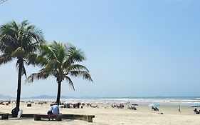 Apto pé na areia da Praia Caiçara, check-in flexível Até 6 pessoas